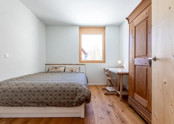 New Modern 4br With Mountain Views In