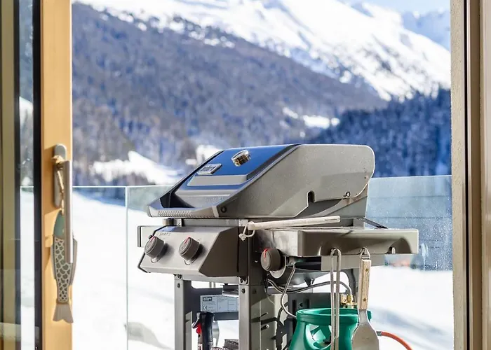 New Modern 4br With Mountain Views In