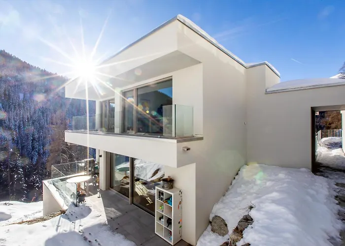 New Modern 4br With Mountain Views In Villa