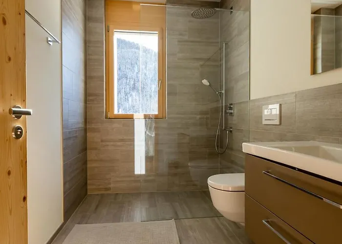 New Modern 4br With Mountain Views In Villa Davos