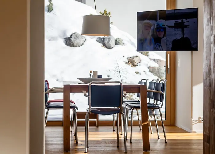 New Modern 4br With Mountain Views In