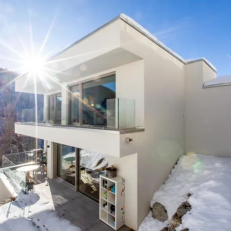 New Modern 4br With Mountain Views In וילה